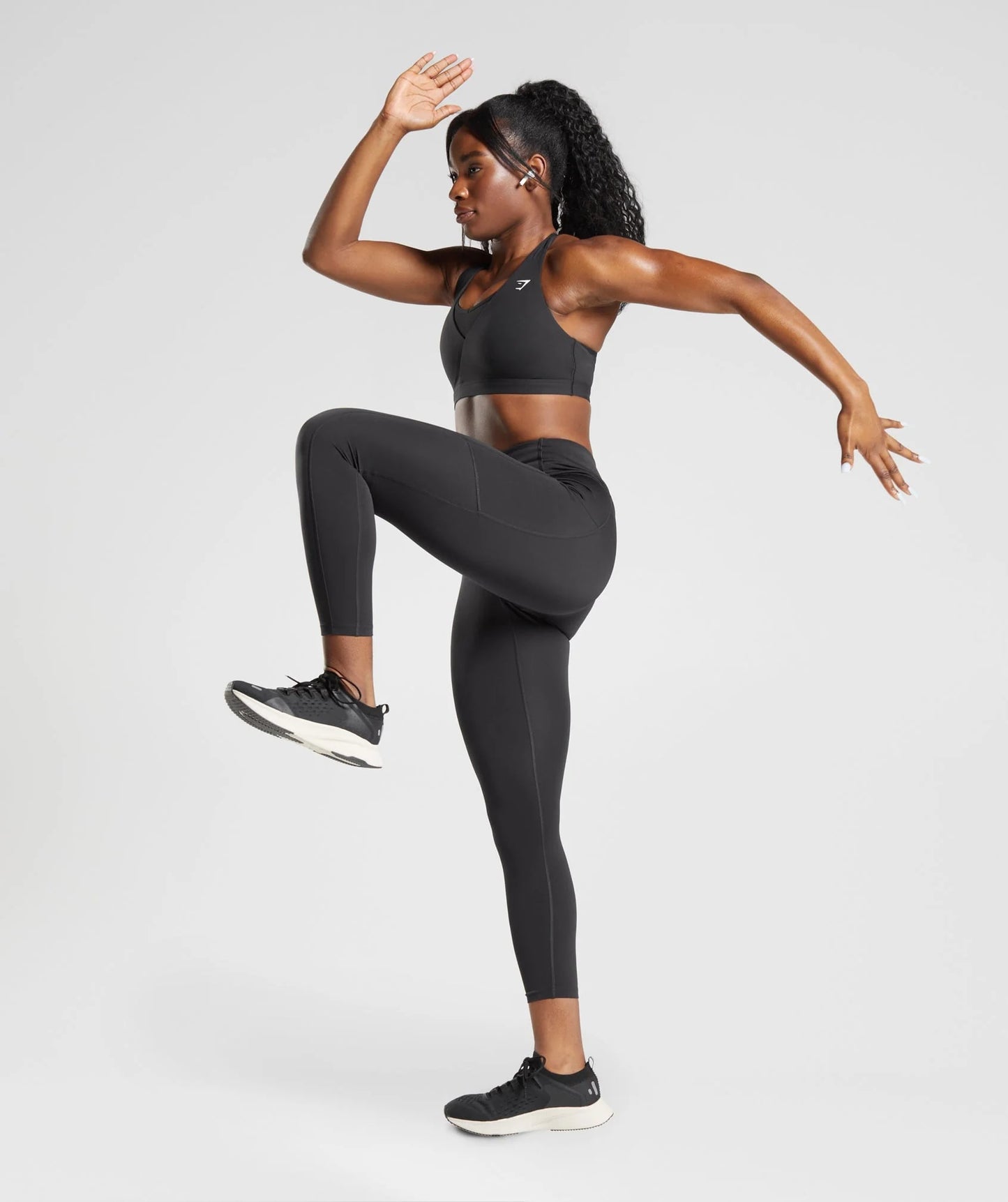 Gymshark > Crossover Sports Bra > XS > Black > Gymshark