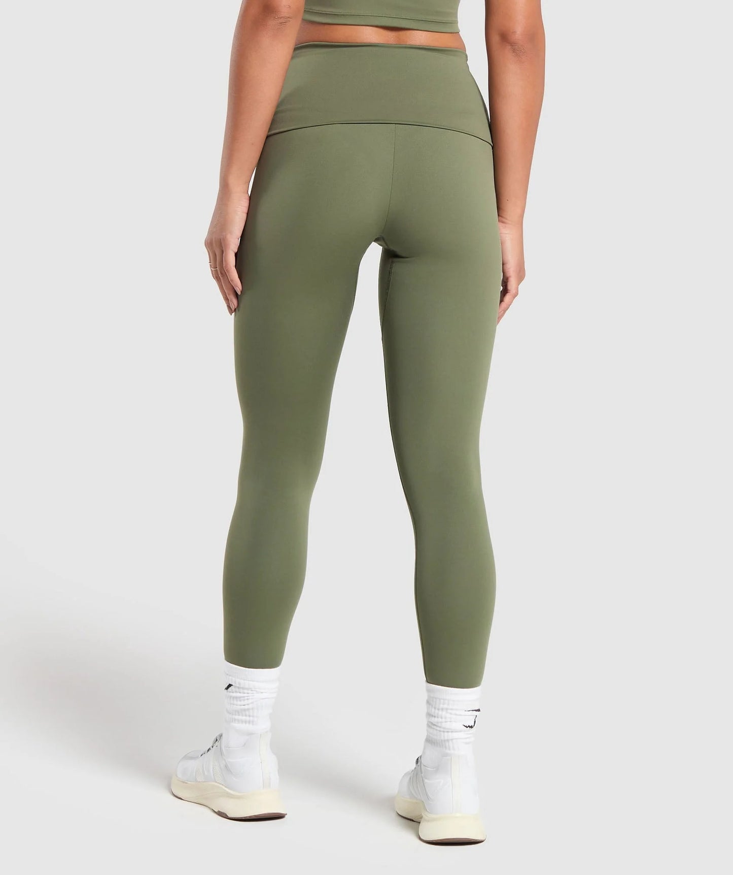 Gymshark > Everyday Foldover Leggings > M > Core Olive > Gymshark